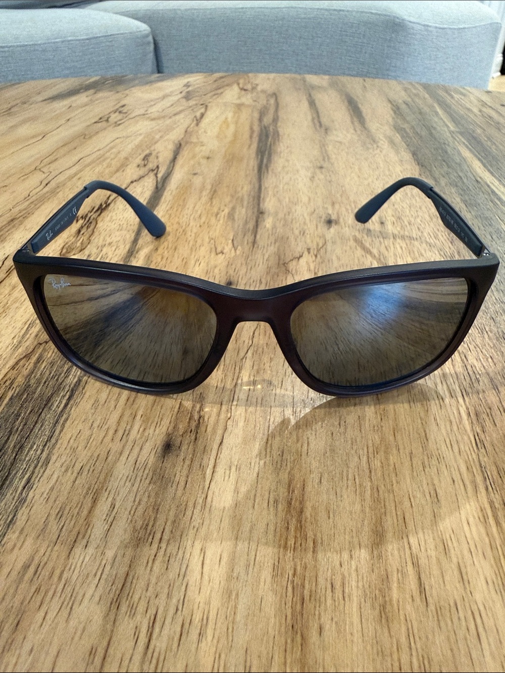 Ray-Ban Men’s Brown Polarized Sunglasses made in Italy
